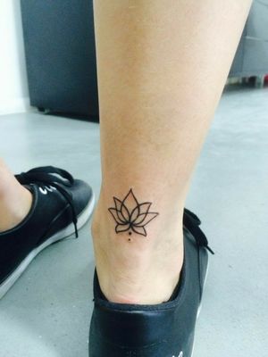 Tattoo uploaded by Lisena • Flor de loto • Tattoodo