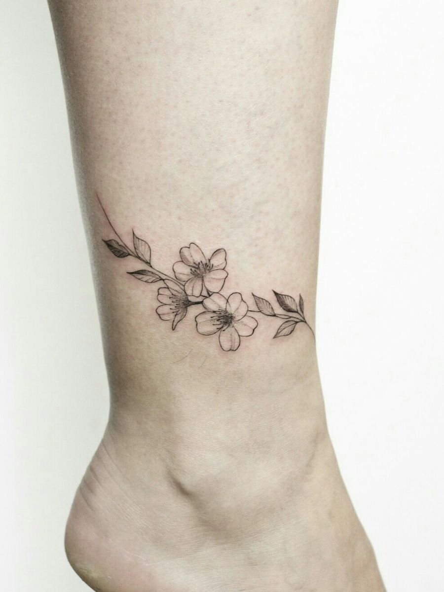 Tattoo uploaded by Mariloillustration • Floral Bracelet - leg • Tattoodo
