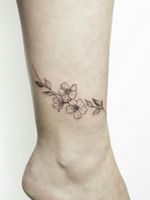 Floral Bracelet - leg