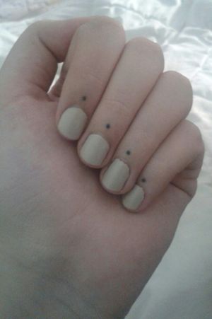 Handpoked dots on fingers