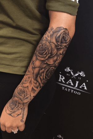 Roses tattoo with dot geometric 