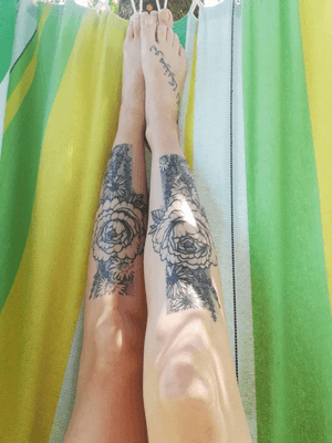 Healed snapshot of Dominika’s shin flowers! Designed and tattooed by Mister Mostyn. #peonies #shins #dotwork #healed #daisy #cornflower #lavender 