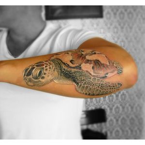 Teknős tetoválás/Turtle tattoo #turtletattoo #mrgorskytattoo #tattoo #tetoválás #tattoomagazin #inked #tattooartist #skinart #bodyart #tattoolove #ink #inkedmag #inkedmagazine #tattoodo #sullen #budapest #budapesttattoo #realistictattoo #stencilstuff #mickysharpz #besttattoo #besttattooartist #dynamicink #blackandwhitetattoo #coloredtattoo #awesometattoo #teknőstetoválás @sebisupplies