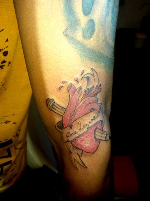 Diseñado por: Alyson Wook. Tatuador: Hugo Mar. #Heart #Pencil #Color #Letter #oldschool #Love #Corazon #Lapiz #Name #Amor #