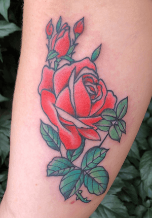 #rosetattoo #rose #floral #floraltattoo #botanicaltattoo #electriclotustattoo #brooklyn #Brooklyntattoo #nyc #nyctattoo #tattoooftheday #tattooofinstagram #tattooartist 