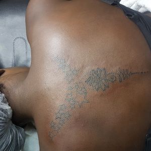 Locus flower with stars.Got that April, but I'm not satisfied with it.Can someone recommend somewhere else to make it bolder n finer in Nigeria??