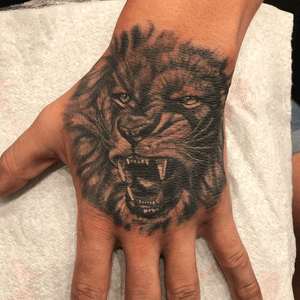 Wesley created this roarsome Lion🦁Want to know a fun fact about lions? “An adult male’s roar can be heard up to 8km away.” (thats almost as loud as some of the screams we hear at the studio😆) To make an appointment 📞07840 210 127 ✉️ Message us via FB @newidwestbromOr pop in to see the team!