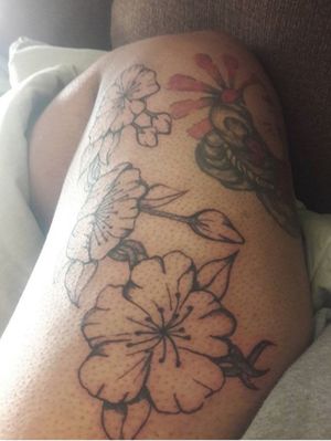 Designed by yours truly #flowers #flowertattoo #caribbean #hibiscus #thightattoo #thigh #thickgirls #bestfriendtattoo 