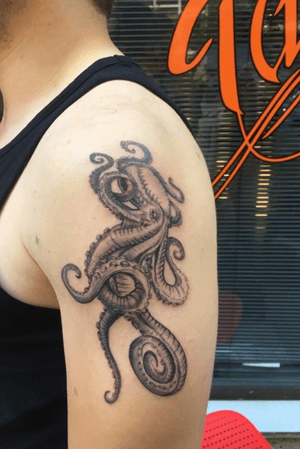 Octopus tattoo 0532 354 67 27 Instagram : @tattoobrothers