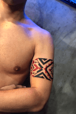 Tatuagem inspirada em grafias marajoaras