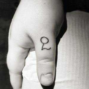 The Quintessence symbol (alchemy) on the client's right thumb
