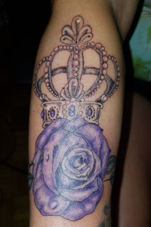 #purplerose #rose #rosestattoo #queen #couronne  purple #colortattoo #crowntattoo #crown #crownandrose
