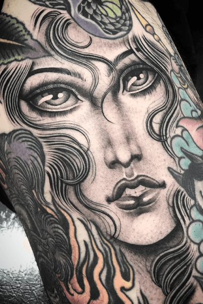 Drawn-on girl head gap filler