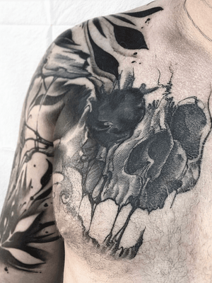 Freehand skull of my own design. Cover up as well! Part of 1st session on this client. Contact me to set up a consultation. We discuss who you are, your hopes, dreams and fears, inspiring me to compose your poetic tattoo.   #austin#texas#skull#blackandgrey#blackwork#closeup#freehand#tattoooftheday#coverup 