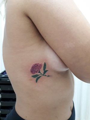 Tattoo uploaded by Ana Beatriz Mares • #TatuadorasDoBrasil #riodejaneiro  #tatuagenscoloridas #tatuagensfemininas #tatuagensdelicadas #flower #rosa # flor #floraltattoo #tattooapprentice #girlswithtattoos #costela • Tattoodo