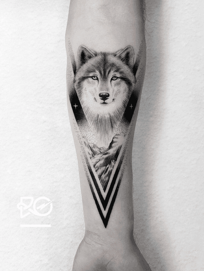 By RO. Robert Pavez • Inti Wolf 🐺 • Done in Studio ZOI TATTOO • Stockholm 🇸🇪 2018 #engraving #dotwork #etching #dot #linework #geometric #ro #blackwork #blackworktattoo #blackandgrey #black #tattoo #fineline