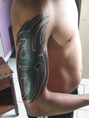Tribal, cobrindo tattoo antiga 