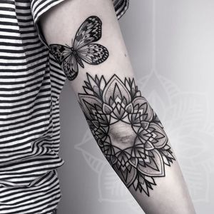 Tattoo by Sarah Herzdame #SarahHerzdame #butterflytattoo #butterfly #insect #nature #wings #fly #pattern #blackwork #linework #dotwork #mandala #ornamental #floral
