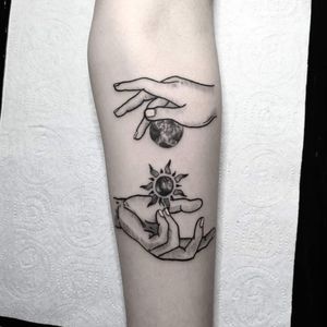 Hands of moon and sun 🌞🌕 Instagram : @nikita.tattoo #inked #tattoo #details #tattooartist #tattooart #blackworktattoo #blackwork #blackworker #linework #lineworker #lineworktattoo #handtattoos #graphictattoos #moontattoo #suntattoo #tattooideas #armtattoos 