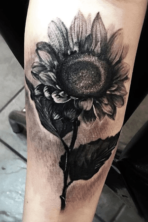Sunflower tattoo thanks for looking #watercolor #watercolortattoo #watercolour #watercolourtattoo #houston #tattootwanink #flower #love #coverup 