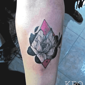 Una #flor que hice en un flash day en bogota.#kpo#kpobta#tattoo#colombia#luxe#tattoocolombia#tattooer