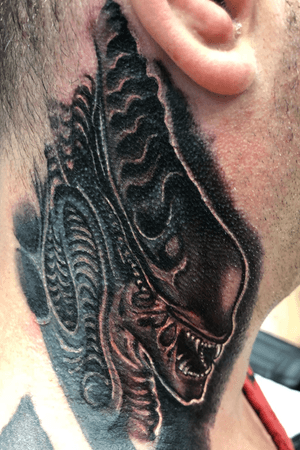 Neck cover up ... #alien #alientattoo #coverup 