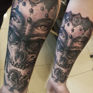 Awesome forearm piece by Igor Sto #skulltattoo #londontattoo #blackandgrey #blackandgreytattoo #blackandgreyrealism #tattoosforgirls #tattoosformen #ink #skull 