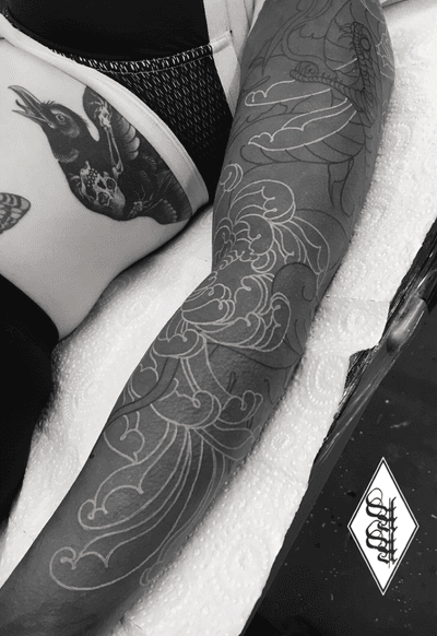 In progress #whiteonblack #blackonblack #snake #snaketattoo #chrysanthemum 