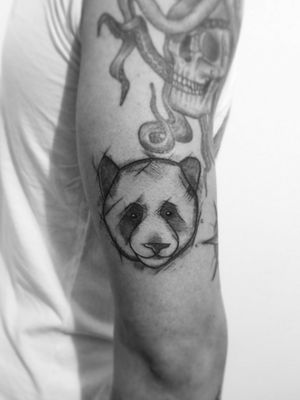 Panda Instagram @felipecosta.tattoo #tattooart #tattooartist #tattoobrasil #tattooanimals #pandatattoo #blackworktattoo #tatuadoresdobrasil 