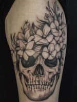 #skulls #flower #blackwork #whip 