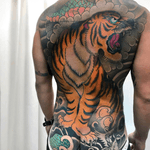 ⚡️Tiger back piece continue ⚡️ #tiger #ryu #tora #irezumism #picoftheday #reclaimthedots #irezumistudy #backpiece #black #japan #japantattoo #dragon #babes #inkedbabes #awesome #best #backpack #backpiece #tora #tattoo #tattoolife #traditional #irezumism #ink #reclaimthedots #tattoodo #radtattoos #wabori