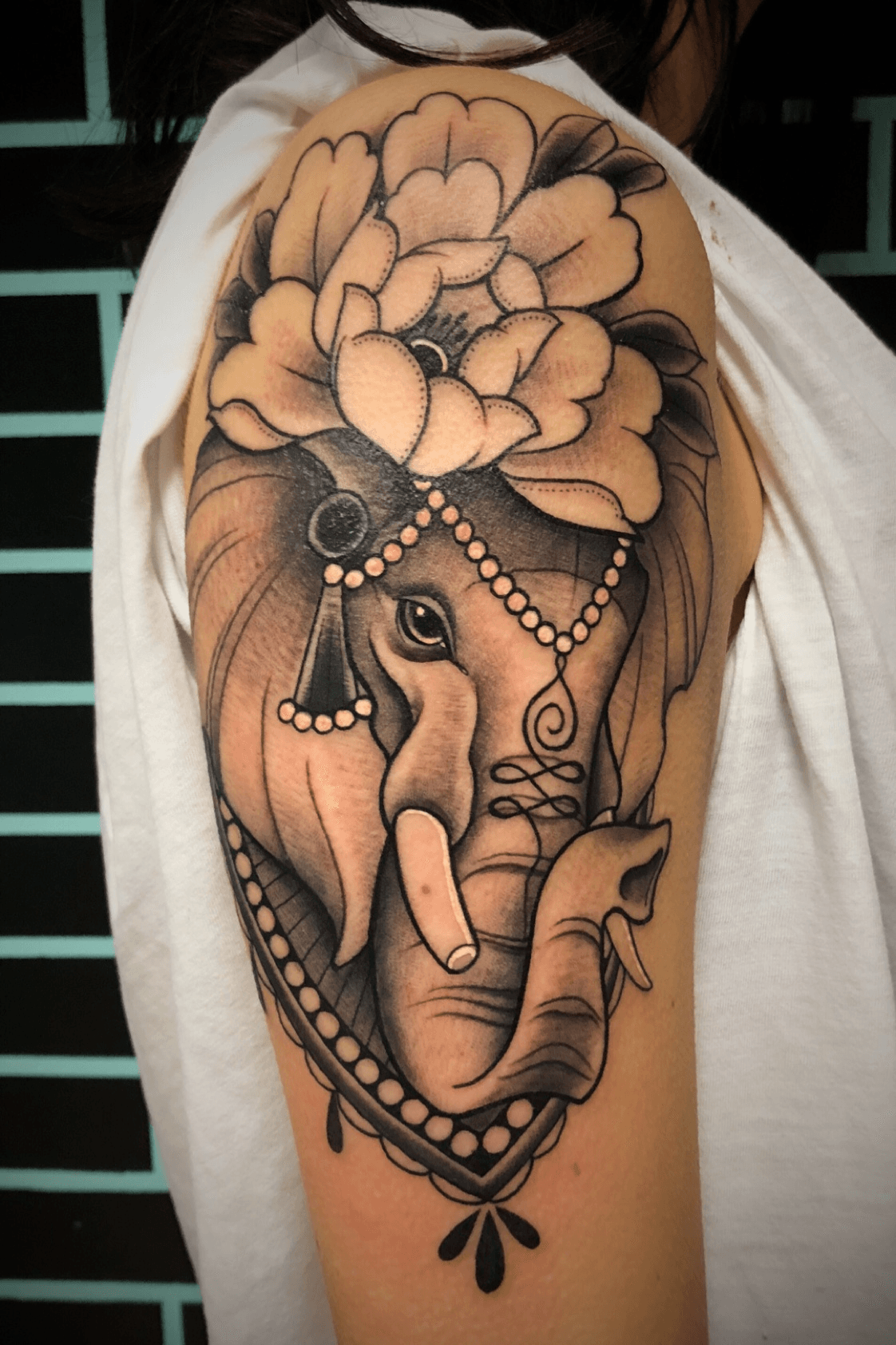 Elephant Tattoo neo traditional  Tatuajes