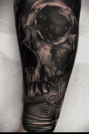 Cover up from today. #tattoo #tattoodesign #tattooideas #tattoodesigns #skull #skulltattoo #stairs #stairstattoo #journey #dark #darkart #coverup #coveruptattoo #tattoooftheday