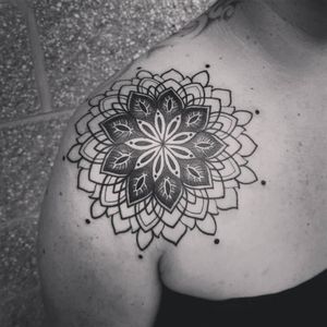Shoulder mandala 1..✖Like✖Comment✖Follow☠☠☠🔛🔝🌎..#tattooing #tat #ink #tats #colorado #coloradotattoo #denver #black #art #inkig #sacred #geometry #303 #denverartist #inkoftheday #inkfreakz #tattoorealism #inked #mandalatattoo #mandala #sexytattoo #geometrictattoo