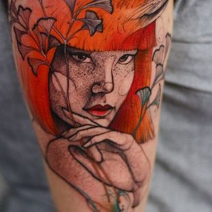 Tatuaje de Joanna Świrska alias Dzo Lama #JoannaSwirska #DzoLama #ilustrativo #naturaleza #boceto #linework #dotwork #portrait #lady #blade #plants #watercolor