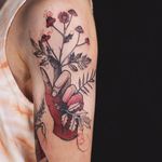 Tattoo by Joanna Świrska aka Dzo Lama #JoannaSwirska #DzoLama #illustrative #nature #sketch #linework #dotwork #hand #daisy #flowers #floral #leaves #plants #watercolor