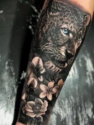 Tattoo by Felipe Pinheiro #onça #jaguar #blackandgrey 