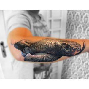 Kígyó tetoválás / Snake tattoo #snaketattoo #mrgorskytattoo #tattoo #tetoválás #budapest #budapesttattoo #tattoomagazin #inked #tattoartist #skinart #bodyart #tattoolove #ink #inkedmag #inkedmagazine #tattoodo #sullen #realistictattoo #stencilstuff #mickysharpz #besttattoo #besttattooartist #dynamicink #blackandwhitetattoo #coloredtattoo #awesometattoo #kígyótetoválás @sebisupplies