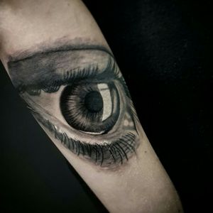 #eyetattoo #tattooartist #eye #makartattoo #realism #realismtattoo #blackandgrey 