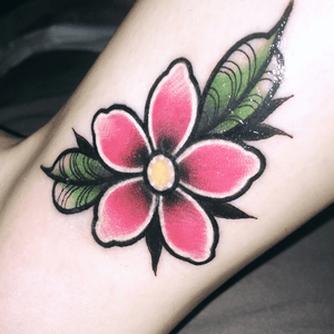 my first colored one #oldschool #oldschooltattoo #color #flower #redandblack 
