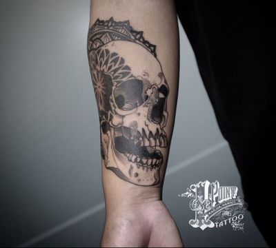 Book your consultation Online www.1pointtattoo.com Click the link in our bio ⬆️ #1pointtattoo #sacredgeometrytattoo #dotworktattoo #dotwork #blackwork #geometric #ornamental #mandala #geometrictattoo #skull #skulltattoo 