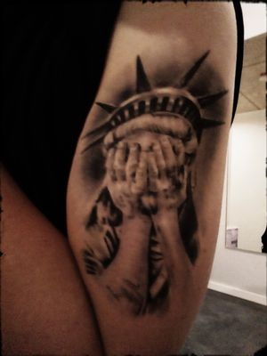 Statue of liberty. Sorry for the bad picture. #statueofliberty #cryingwoman #crying #freedom #freedomtattoo #sadgirl #justice #nothappy #Usa #U. S. A #notwell #notgoodpicture