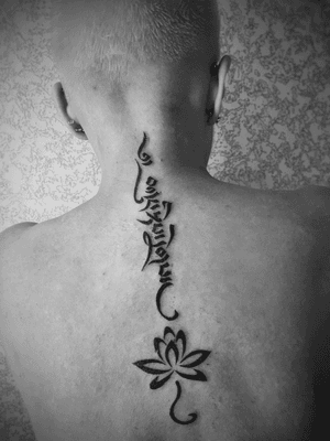 #art #графика #tattoo #line #арт #рисунок #тату #татуировка #graphictattoo #лотос #татуировканаспине #tattoogirl #графика #lotus #lotustattoo  #flowers #mandala #flowerstattoo #womentattoo #tattoogirl #женскаятатуировка #lovetattoo #tattoo #tattoos #ink #inktattoo #tattoos #niki_tattoo