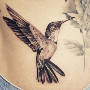 Everyone loves a cute hummingbird #hummingbirdtattoo #hummingbird #electricink #blackandgrey #cheyennetattooequipment #cheyennehawkpen 