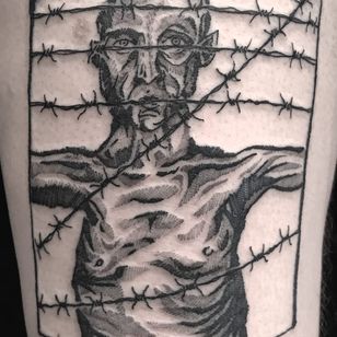 Tatuaje de Servadio #Servadio #blackwork # ilustrativo #fineline #linework #cuerpo #retrato # alambre de púas # cerca