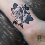 Перекрытие старой тату на запястье 🌹(Март 2017) ... А у вас есть старые тату которые вам нужно было бы перекрыть? ... #тату #роза #tattoo #rose #inkedsense #tattooist #кольщик 