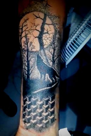 Black work tattoo wolf and forest with geometric #geometrictattoo #night #intenzeink #zuperblack #tattootodo #tatuadorescolombianos 