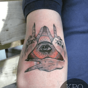 Magia #ojo tatuando en bogota y neiva #kpo #kpobta #tattoo #colombia #luxe #tattoocolombia #tattooer