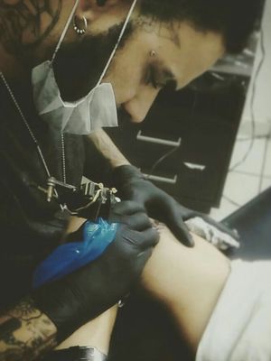 Boa noite sou novo aqui estou me acostumando com o aplicativo!!Sejam bem vindos!!Atualmente tatuando em Brasília DF / contatos Rj / SP / BH ...Instagram @AlissonTattoowork