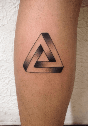 #triangulodepenrose #tattoo #tat2 #blumenau 